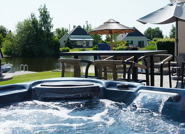 Ferienhaus Lieskehuis Wellness de Luxe 10+2 in Vlagtwedde mit grossem Garten und Trampolin, ideal fuer Familien im Suedosten von Groningen.