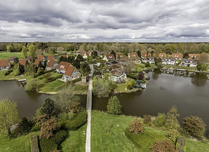 Schoene Aussicht ueber den See im Ferienhaus Ruiten AA comfort, Vlagtwedde, Groningen, umgeben von Natur.