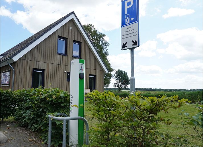 Schoene Aussicht ueber den See im Ferienhaus Ruiten AA comfort, Vlagtwedde, Groningen, umgeben von Natur.