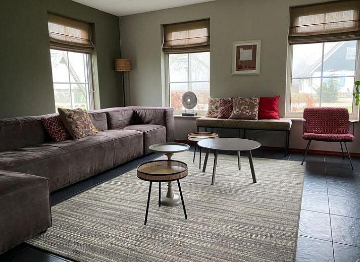 Paddleboarden op het water nabij Vakantiehuis Lethehuis in Vlagtwedde, Groningen.