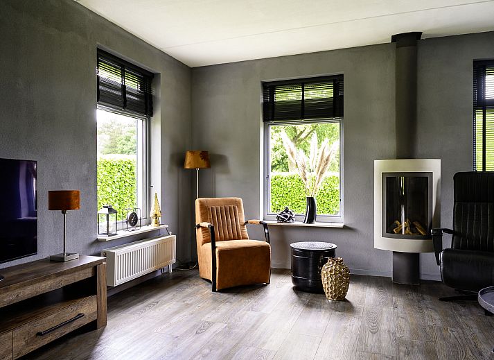 Erholsame Aussicht auf das Wasser im Ferienhaus Vosseberghuis Prestige & Outdoor Spa, Vlagtwedde, Groningen.