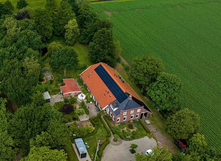 Ruime keuken in Vakantiehuis in Wedde, perfect voor familiediners in Zuidoost Groningen.