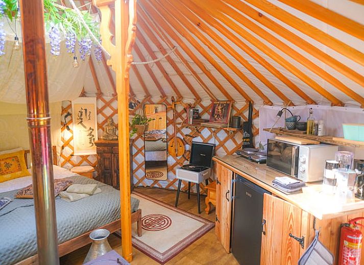 Luchtfoto van Vakantiehuis in Wedde, omgeven door groene natuur in Zuidoost Groningen, ideaal voor een rustgevend verblijf.