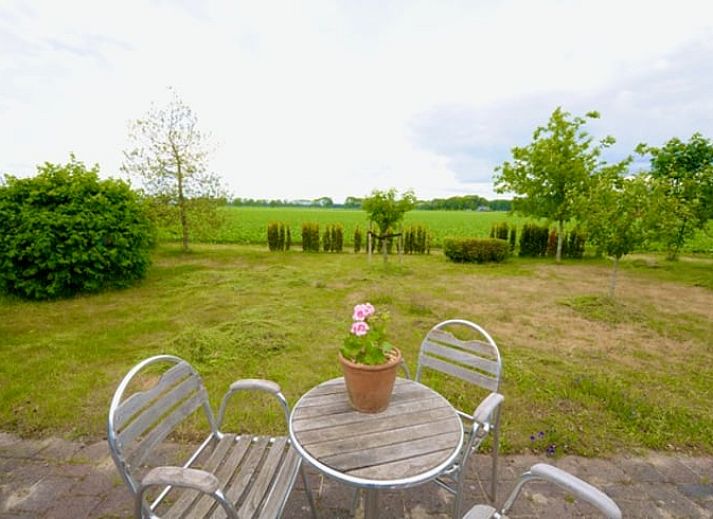 Cozy living room with fireplace in Cottage in Onstwedde, vacation home in Groningen.