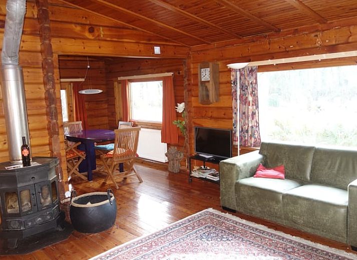 Terrace of cottage in Midwolda, located in the green nature of southeastern Groningen.