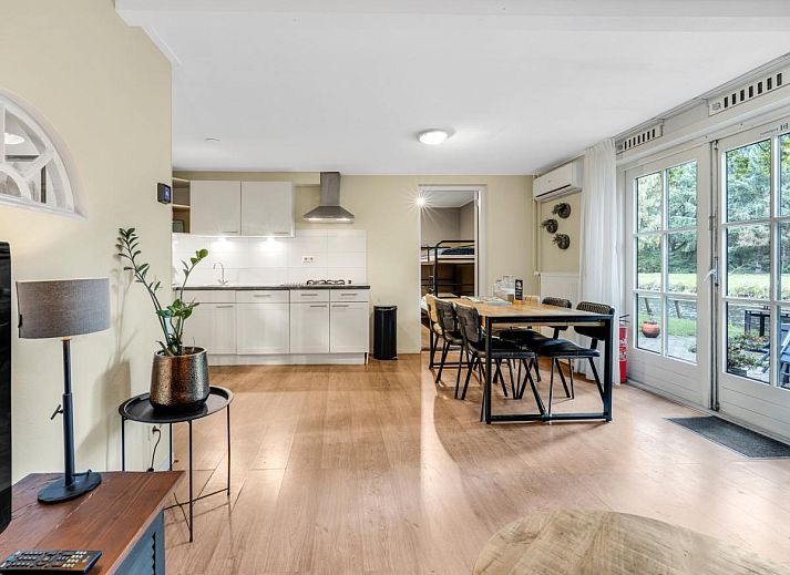 Moderne keuken in Rutershoeske vakantiehuis Veendam, Groningen.