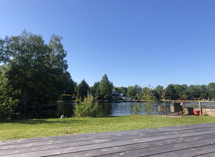 Huisjeaanhetmeer.nl vakantiehuis in Haren, Zuidwest Groningen met ruime veranda en tuin voor een ontspannen verblijf.