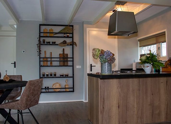 Comfortabele slaapkamer in Huisje in Marum, vakantiehuis in Zuidwest Groningen met luxe beddengoed.