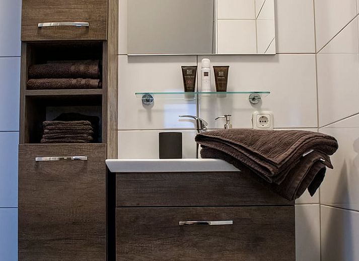 Comfortabele slaapkamer in Huisje in Marum, vakantiehuis in Zuidwest Groningen met luxe beddengoed.