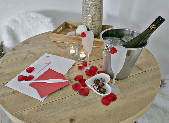 Experience luxurious relaxation in the Jacuzzi at Bed & Wellness Het Gelukshuis, Stevensweert, Central Limburg.