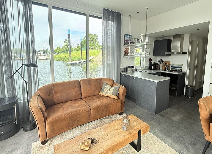 Verblijf 371420 - Appartement Midden Limburg - Appartement Maasterp - Woonboot 1