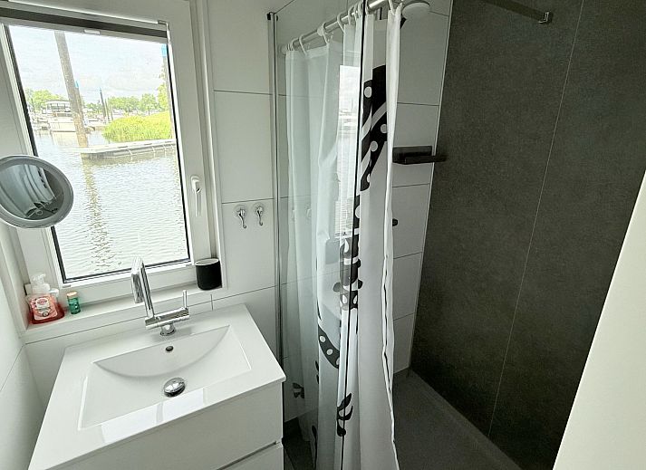 Verblijf 371420 - Appartement Midden Limburg - Appartement Maasterp - Woonboot 1