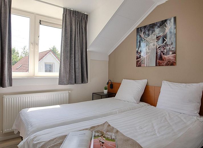 Geniet van het terras met prachtig uitzicht op het meer bij Waterwoning | 2-6 Pers in Heel, Limburg.