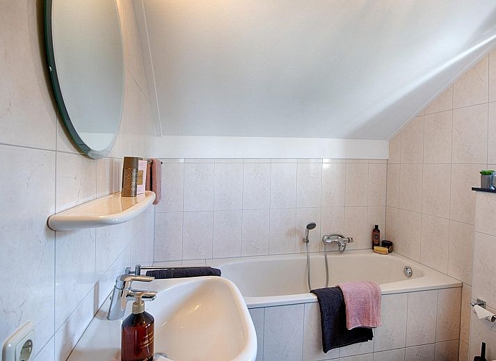 Moderne eetruimte in vakantiehuis Waterwoning | 2-6 Pers in Heel, Midden Limburg.