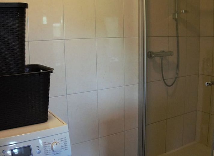 Vacation cottage in Roggel with spacious garden, perfect for a restful vacation in Central Limburg.