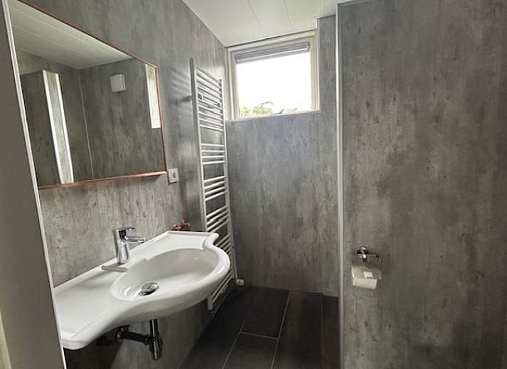 Modern kitchen and dining area in Holiday home in Stramproy, an attractive vacation home in Central Limburg, ideal for a relaxing stay.