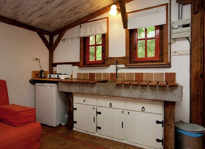 Huisje in Leudal, een charmant vakantiehuis in Midden Limburg, omringd door weelderige natuur en rustieke bossen.