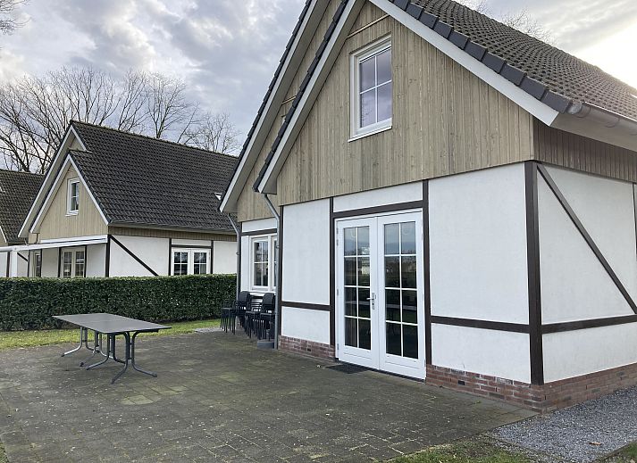 Guest house 373106 - Chalet Midden Limburg - Chalet in Susteren