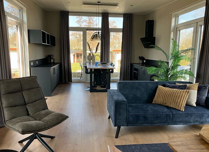 Freistehendes Haus in Susteren, ein modernes Ferienhaus in Mittel-Limburg mit einer sonnigen Terrasse und umgeben von Natur.