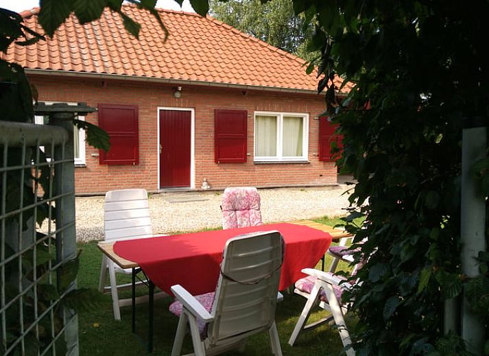 Stilvolles Interieur des Ferienhauses in Susteren, Limburg mit gemuetlicher Essecke.
