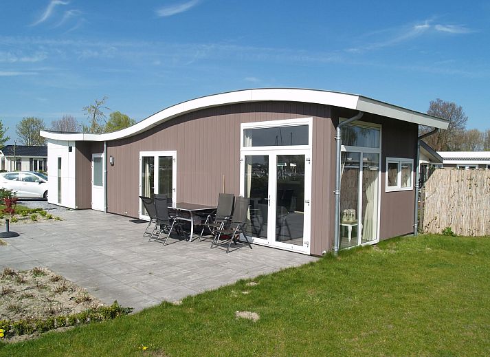 Pavilion 6 vakantiehuis in Susteren, Limburg met ruime veranda en groene omgeving, ideaal voor ontspanning in Midden Limburg.