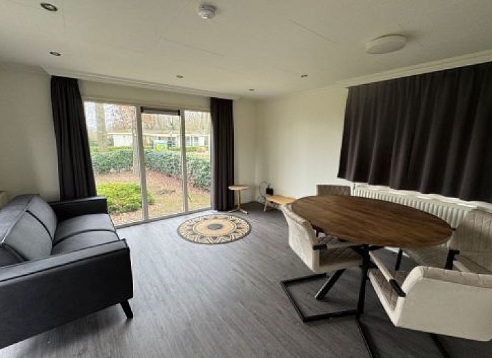 Vrijstaande woning in Susteren, een charmant vakantiehuis in Midden Limburg met een ruim terras en groene omgeving voor ontspanning.