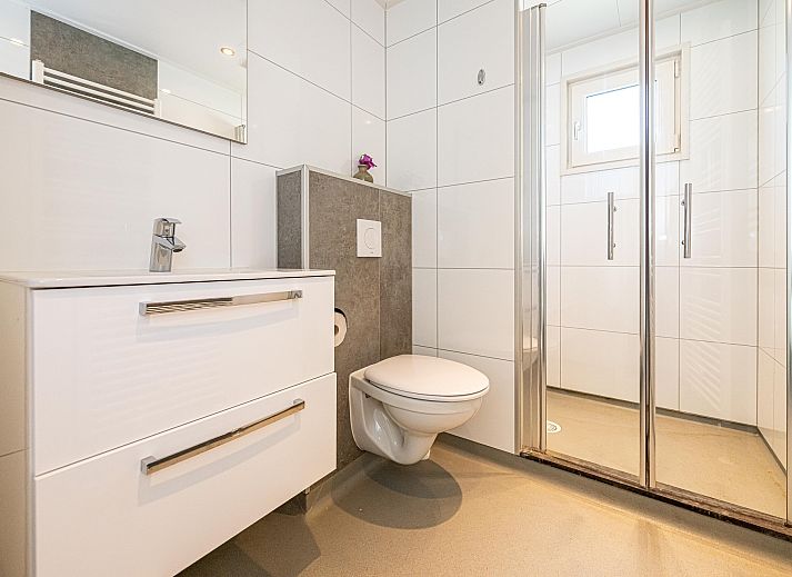 Detached house in Susteren with waterfront terrace, vacation home in Central Limburg, Limburg.