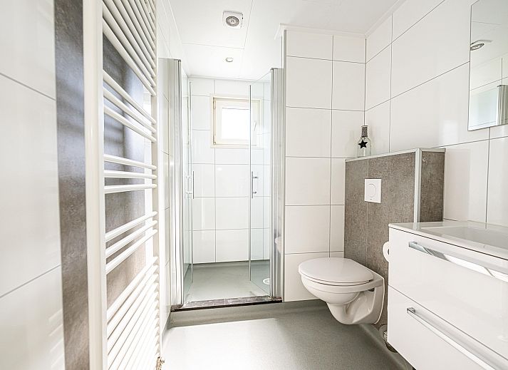 Detached house in Susteren with waterfront terrace, vacation home in Central Limburg, Limburg.