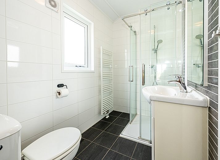 Guest house 373185 - Chalet Midden Limburg - Chalet in Susteren