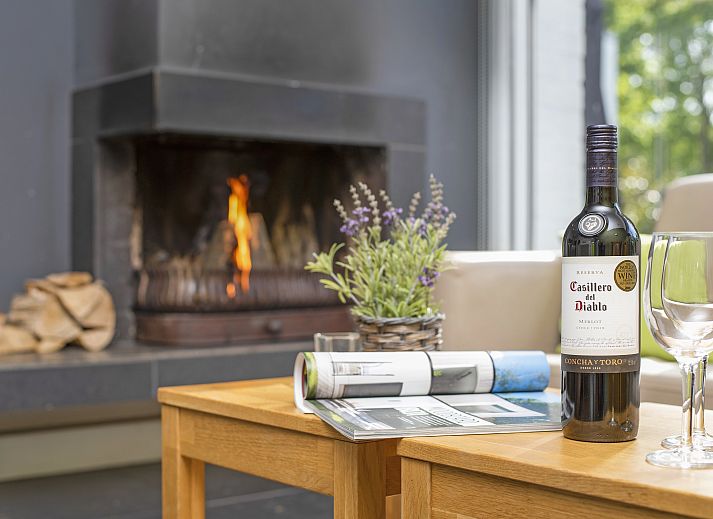 Landgoed Aerwinkel 10-person bungalow in Posterholt with green garden and veranda in Limburg.