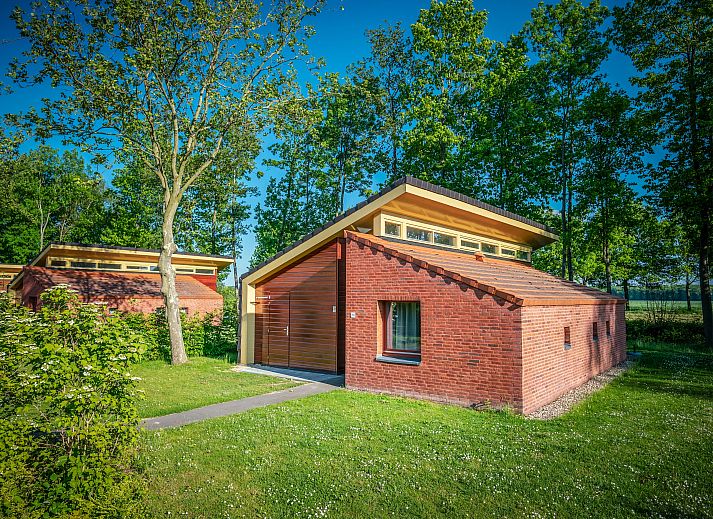 Landgoed Aerwinkel 4-persoons bungalow 4BL in Posterholt, Limburg, met moderne architectuur omringd door groene natuur.