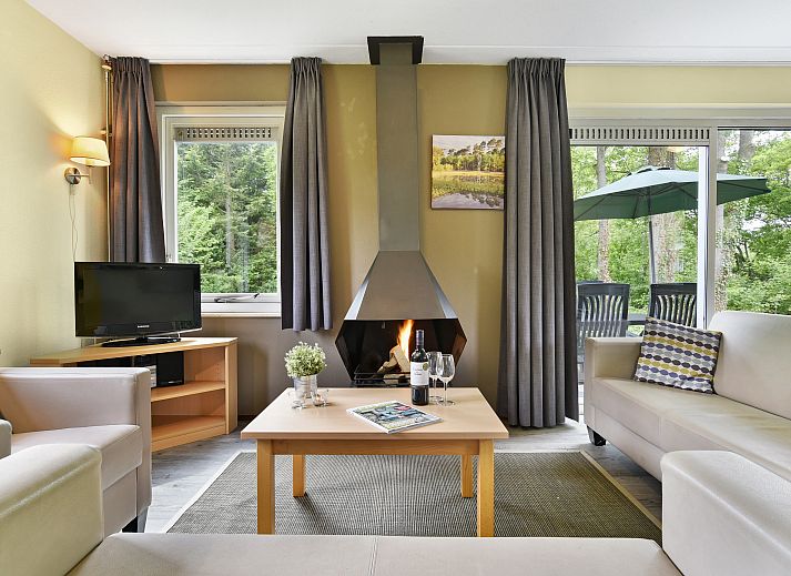 Landgoed Aerwinkel 6-persoons bungalow 6C3 in Posterholt met groene tuin en terras.