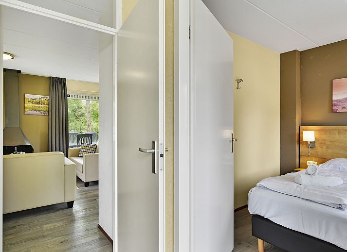 Comfortabele zithoek met uitzicht op natuur in Landgoed Aerwinkel, Posterholt.