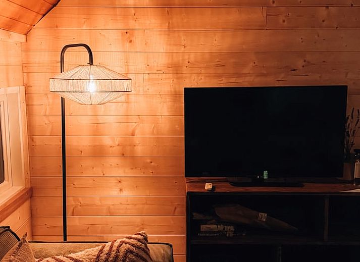 Ferienhaus in Meijel, Zentral-Limburg, mit charmanter A-Rahmen-Architektur, umgeben von ueppigen Waeldern.