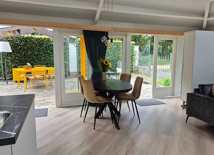 Cozy vacation home in Nederweert-Eind, Central Limburg, surrounded by nature with charming terrace and modern amenities.