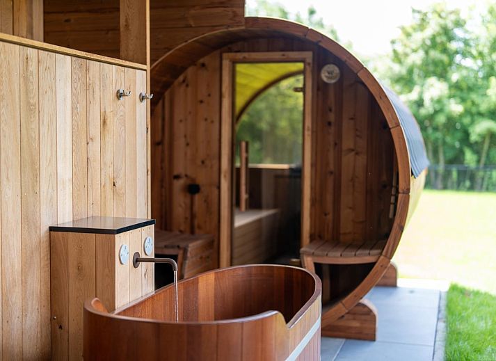 Geniet van de sauna en het terras bij de Vrijstaande woning in Thorn, een vakantiehuis in het hart van Limburg.