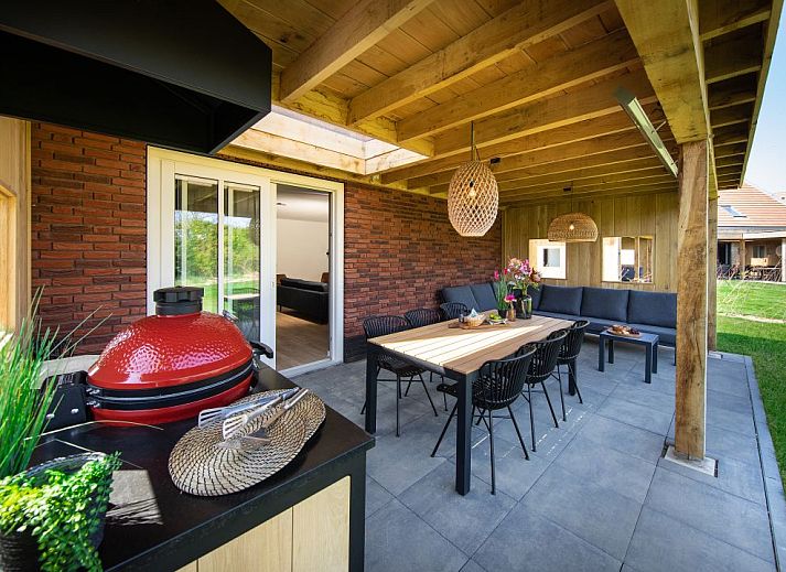 Geniet van de sauna en het terras bij de Vrijstaande woning in Thorn, een vakantiehuis in het hart van Limburg.