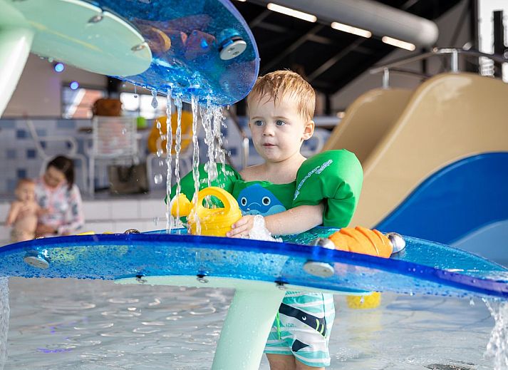 Gezellige tuin en veranda van de Vrijstaande woning in Thorn, ideaal voor familiebijeenkomsten in Midden Limburg.