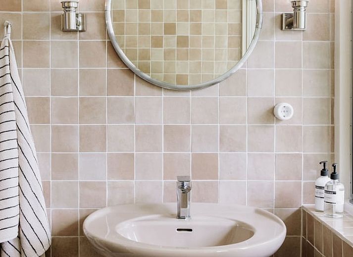 Vacation home in Haelen, located in Central Limburg, surrounded by lush nature and an inviting terrace.