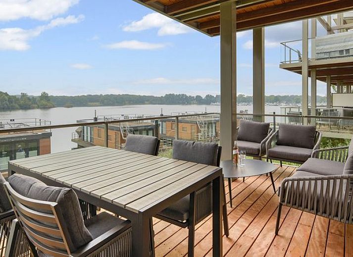 Verblijf 380807 • Bungalow Noord Limburg • 2-persoons luxe waterwoning | 2A