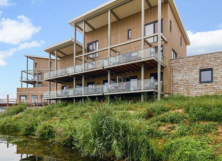 Verblijf 380807 - Bungalow Noord Limburg - 2-persoons luxe waterwoning | 2A