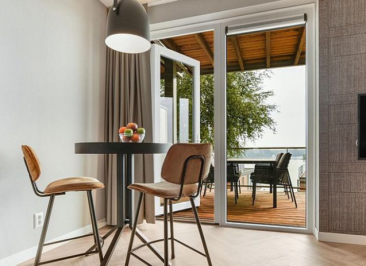 Verblijf 380807 - Bungalow Noord Limburg - 2-persoons luxe waterwoning | 2A