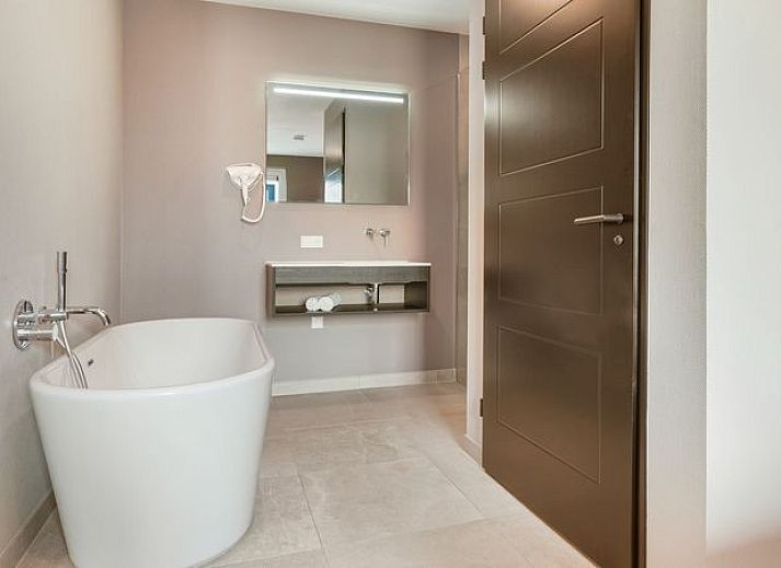 Verblijf 380807 - Bungalow Noord Limburg - 2-persoons luxe waterwoning | 2A