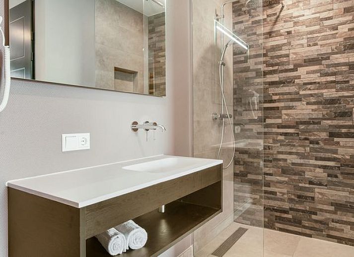 Verblijf 380807 - Bungalow Noord Limburg - 2-persoons luxe waterwoning | 2A
