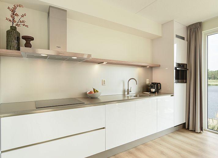 Guest house 380808 - Bungalow Noord Limburg - 4-persoons waterwoning | 4CE