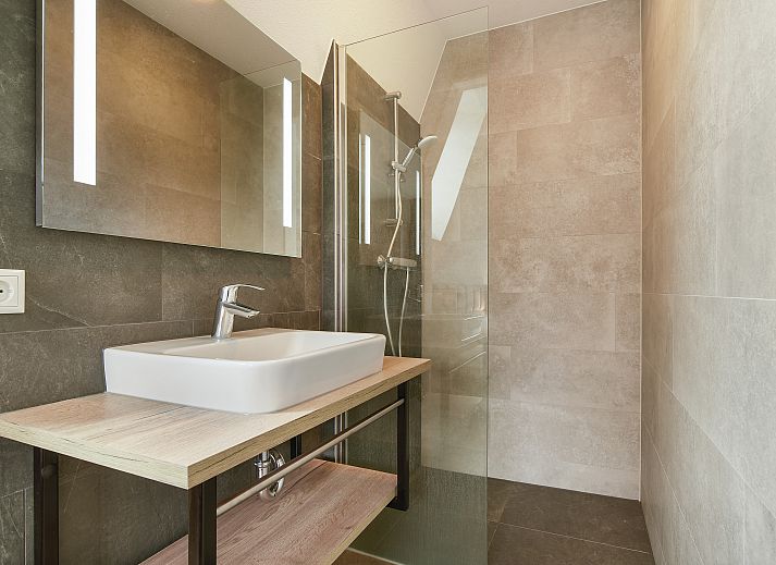 Guest house 380808 - Bungalow Noord Limburg - 4-persoons waterwoning | 4CE