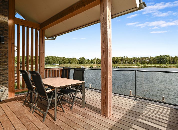 Guest house 380808 - Bungalow Noord Limburg - 4-persoons waterwoning | 4CE