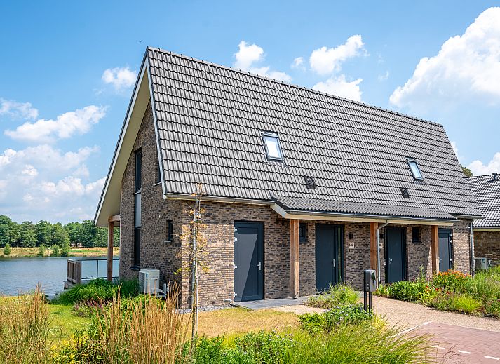 Guest house 380808 - Bungalow Noord Limburg - 4-persoons waterwoning | 4CE