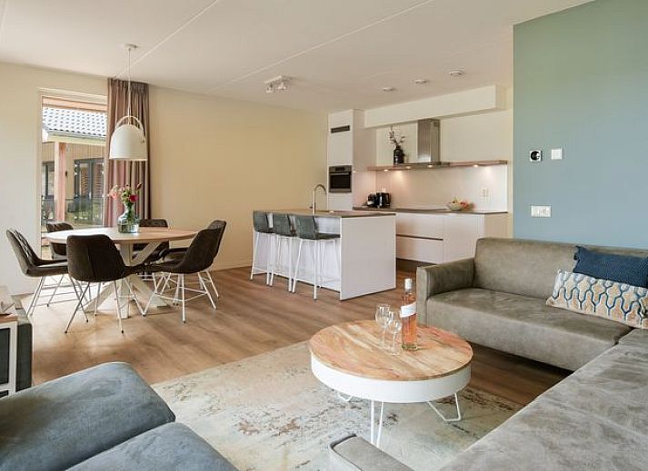 Guest house 380812 - Bungalow Noord Limburg - 6-persoons watervilla | 6CE2