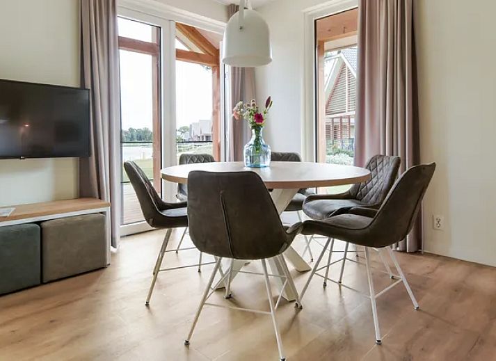 Guest house 380812 - Bungalow Noord Limburg - 6-persoons watervilla | 6CE2